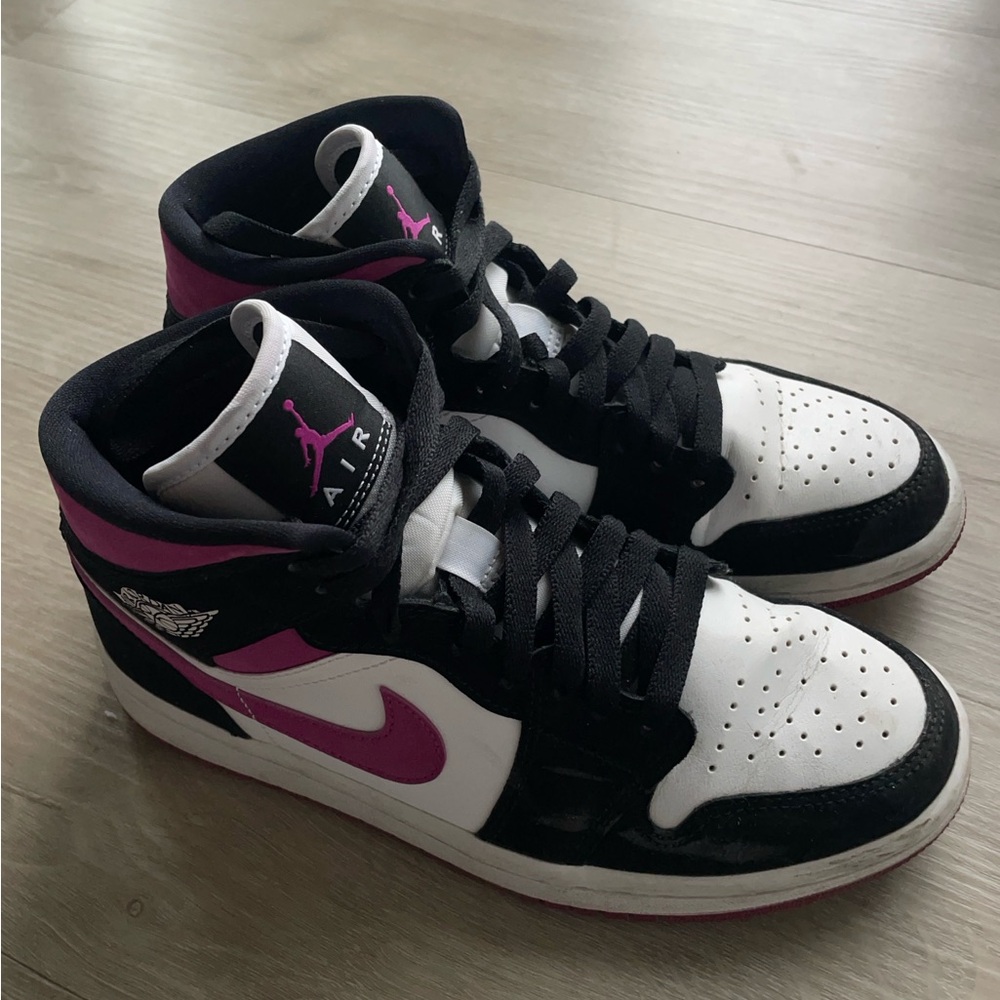 Jordan 1 Mid Magenta